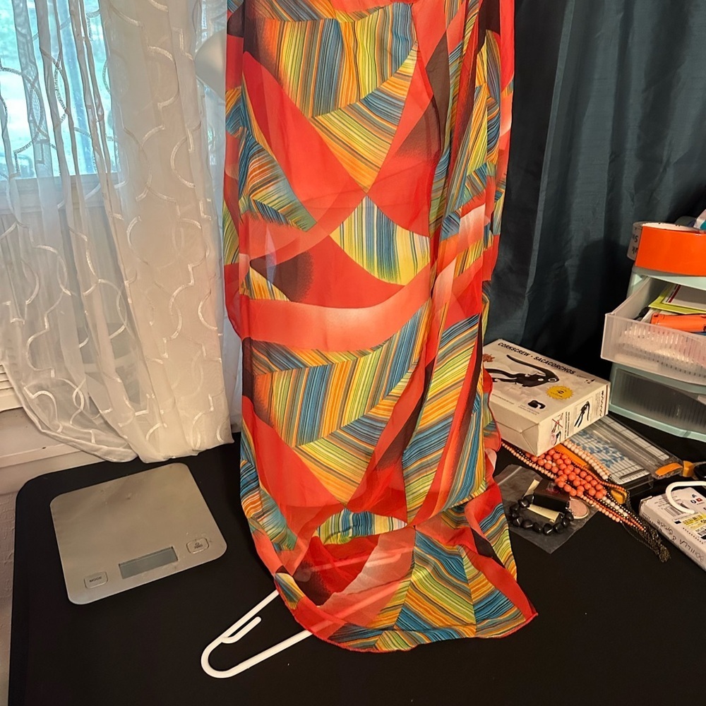Fashion to Figure unique dress with uneven hemline and geometric design. - Picture 8 of 13